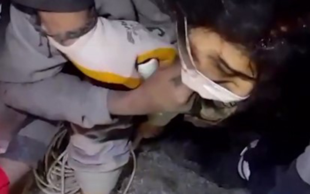 Xilasedicilərimizin 89 saat sonra sağ çıxardığı yeniyetmələr...