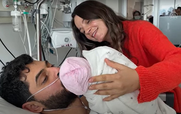 Zəlzələ günü doğulan körpəsinə 261 saatdan sonra qovuşdu