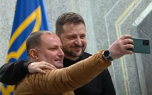 Zelenskinin azərbaycanlı jurnalistlə selfisi maraqla qaşılandı