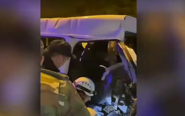 Sumqayıtda mikroavtobusla yük maşını toqquşdu