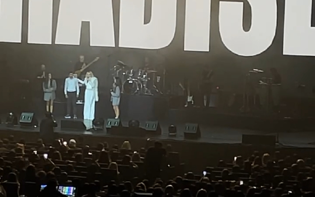 Hadisə konsertində Sərvəri səhnəyə dəvət etdi