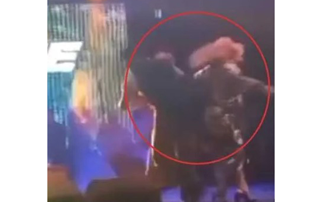 Kibariyə səhnədən yıxıldı, xəstəxanalıq oldu