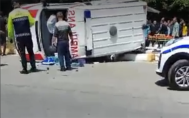 Təcili tibbi yardım maşını aşdı, ölən və yaralananlar var