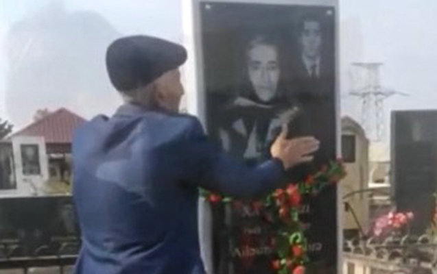 Şəkli anasının məzarına həkk olunan şəhid...