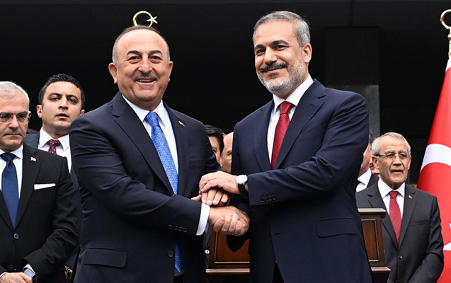 Çavuşoğlu da postunu təhvil verdi