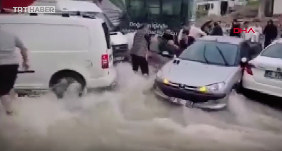 Ankarada küçələr gölə döndü