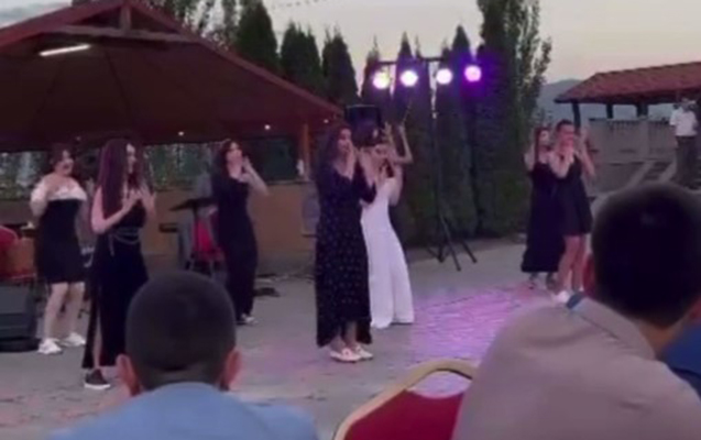 Xankəndi sakinləri öz kefində, sərhəddə isə humanitar şou...