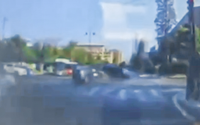 Bakıda “Prius” “Prado”nu vurub aşırdı