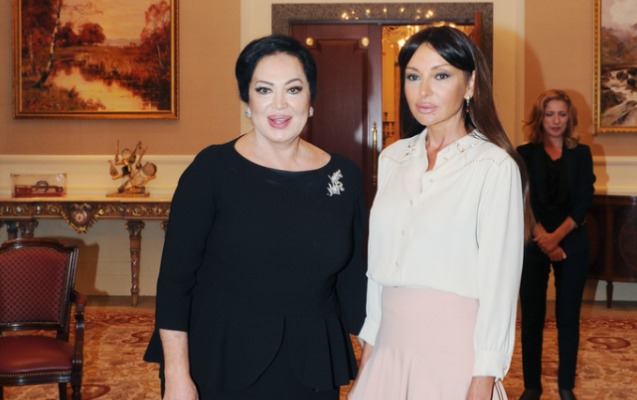 “Mehriban Əliyeva məni evinə çay içməyə dəvət etmişdi”