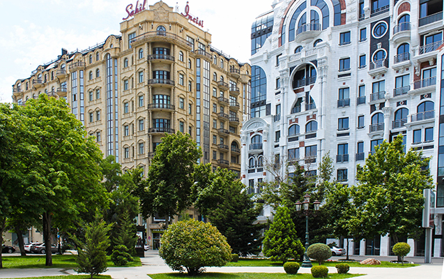 Sahil bağında gənc qız bıçaqlandı, saxlanılan var