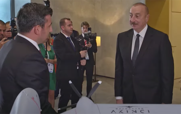 Selçuk Bayraktardan Prezidentə maraqlı hədiyyə