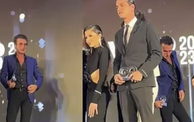 Teoman mükafat gecəsi bu hərəkəti ilə yadda qaldı