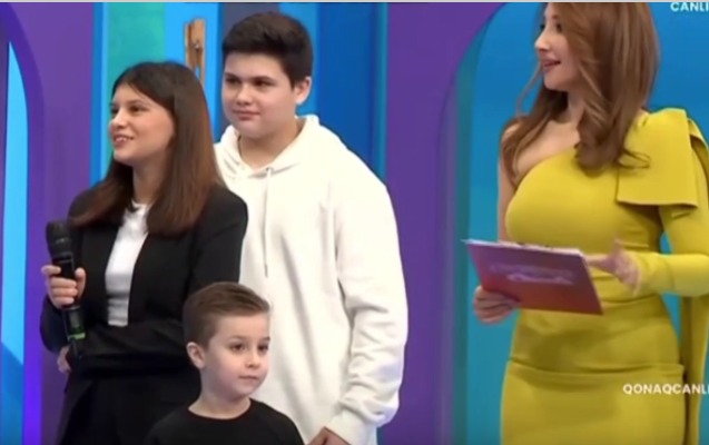 Efirə ilk dəfə nəvələri ilə çıxdı