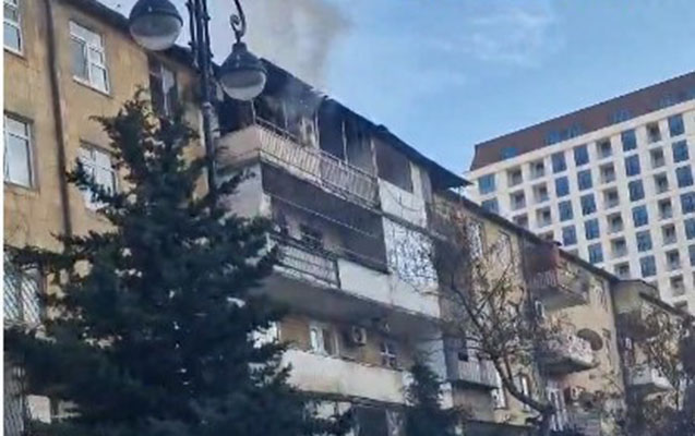 Azadlıq prospektindəki yaşayış binasında yanğın