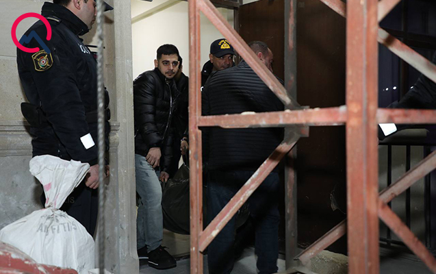 Elmira ilə qızının nəşi mənzildən çıxarıldı