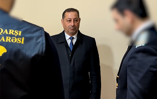 Məmur rüşvət alarkən yaxalandı