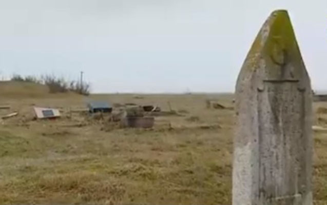 Qəbiristanlıq dağıdılaraq əkin sahəsinə çevrilmişdi