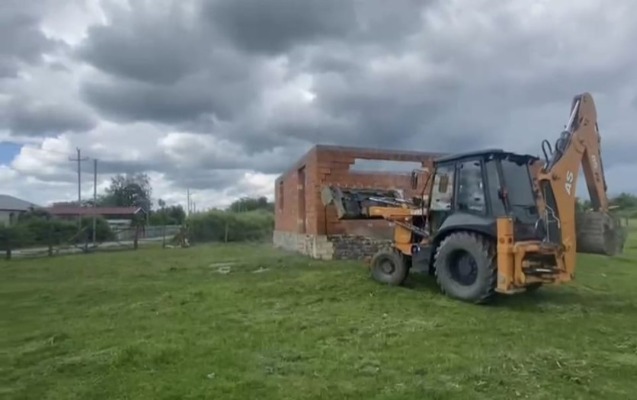 Balakəndə qanunsuz tikili söküldü