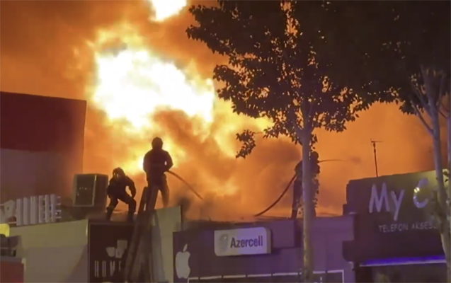 Bakıda “Ağ çiçəyim” gül mağazası yandı