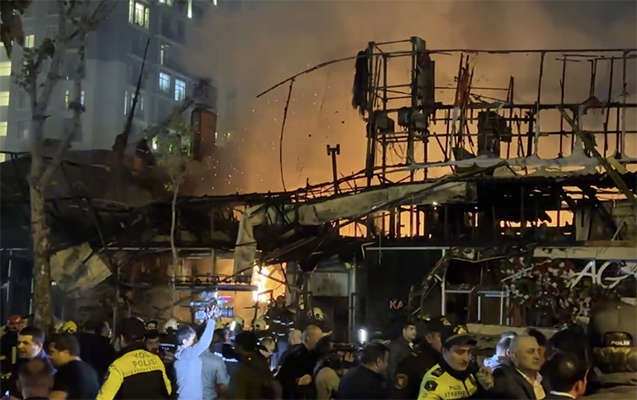 Güllər kül oldu...