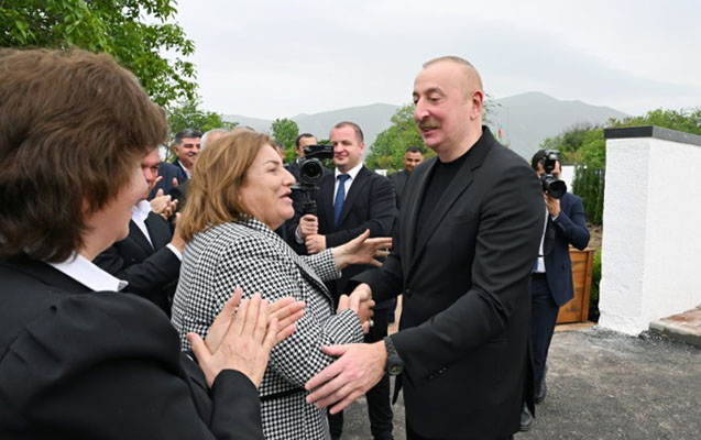 Prezidentlə xanımı xocalılılarla...