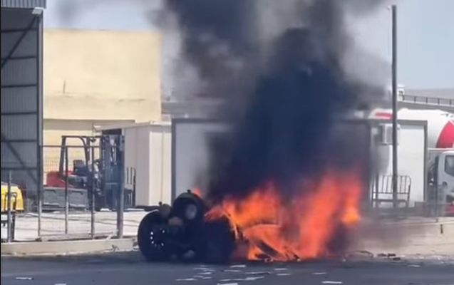 Rallinin ən yaşlı avtomobili Bakıdan çıxışda yandı