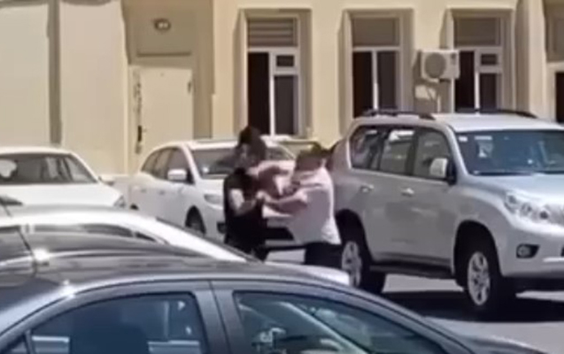 Məktəbdə mühafizəçi şagirdi döydü, işdən çıxarıldı