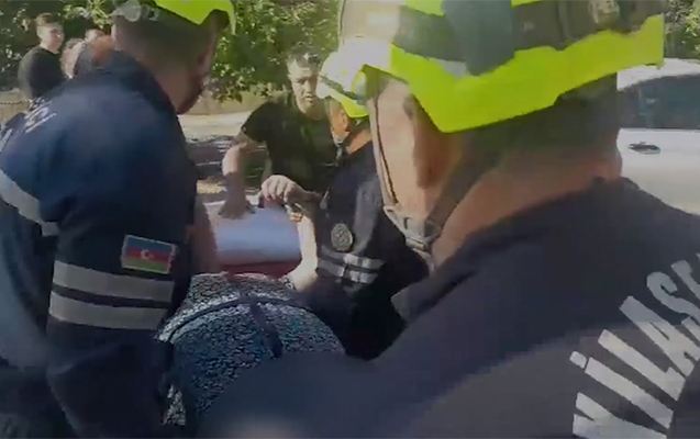 Köməksiz qalan qadın belə xilas edildi