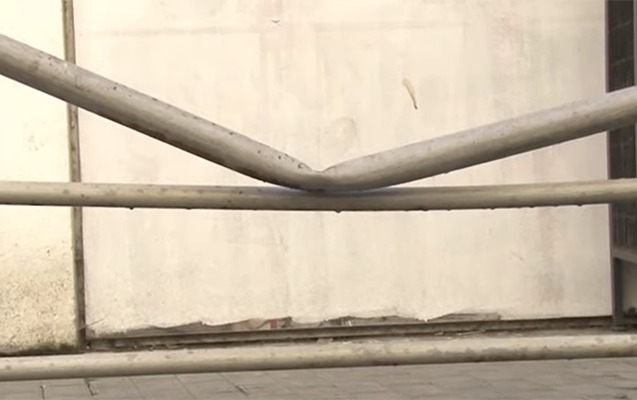 Ayşəni binadan atandan sonra düşüb yerdə təpikləyirmiş...