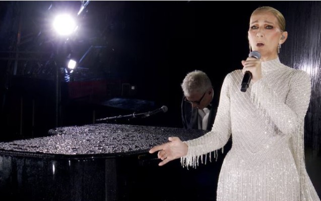 Selin Dion səhnəyə qayıtdı