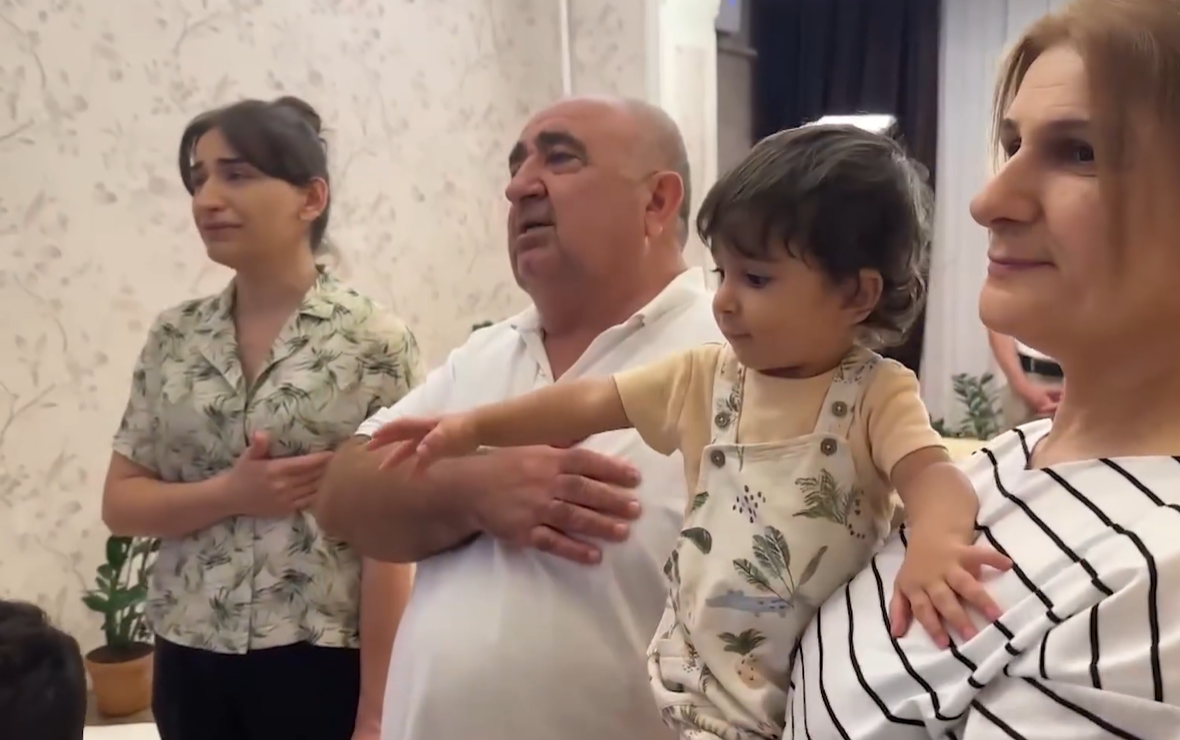 Himni birlikdə oxudular