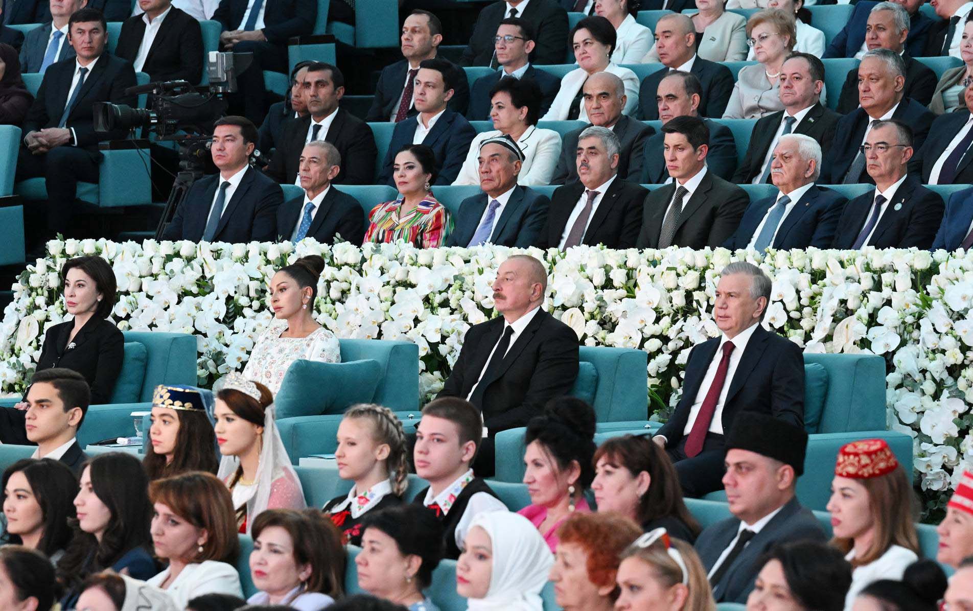 Prezidentlər ailələri ilə konsertdə iştirak etdi