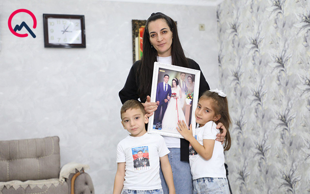 “Nə vaxt ayılıram, görürəm onunla videolarına baxır”