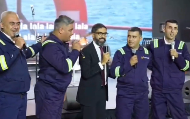 Rövşən Nəcəf onlarla birgə məşhur mahnını oxudu