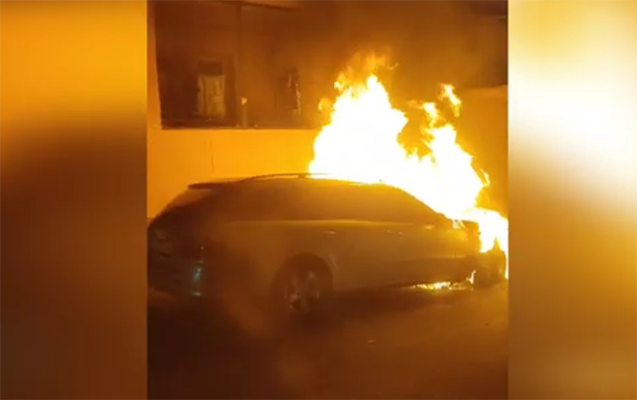 Bakıda “Mercedes” belə yandı