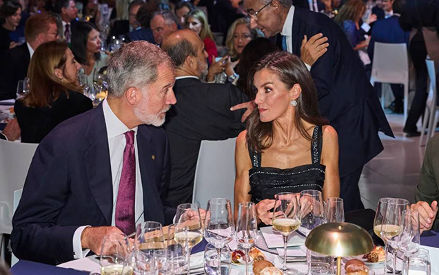 İspaniya Kralı xanımına belə mane oldu