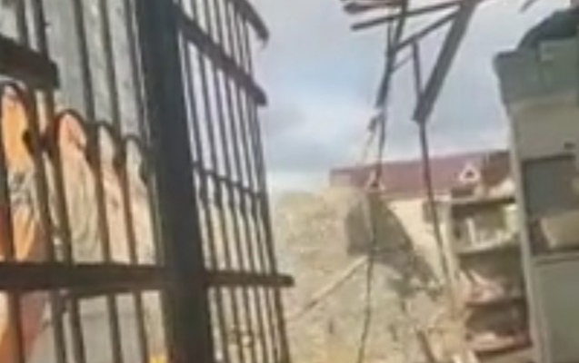 Evlər vətəndaşlar içəridə ola-ola sökülür?