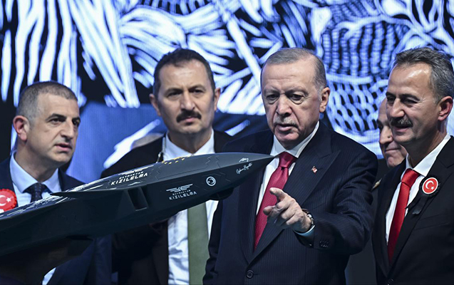 Ərdoğan “Bayraktar Kızılelma”nı incələdi