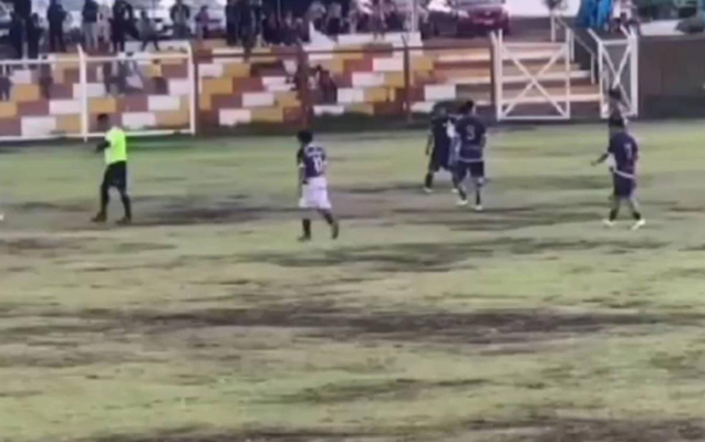 Perulu futbolçuları ildırım vurdu, ölən var