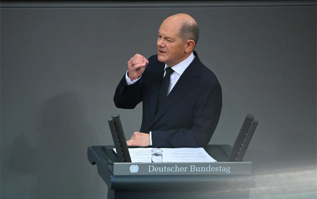 Şoltzun çıxışı parlamentariləri güldürdü