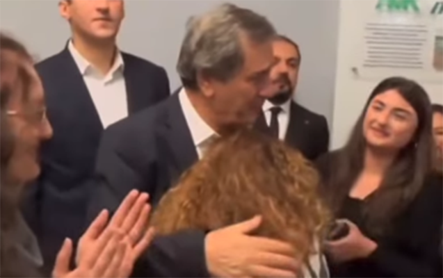 Tələbələri ilə vidalaşan Siyavuş Kərimi kövrəldi