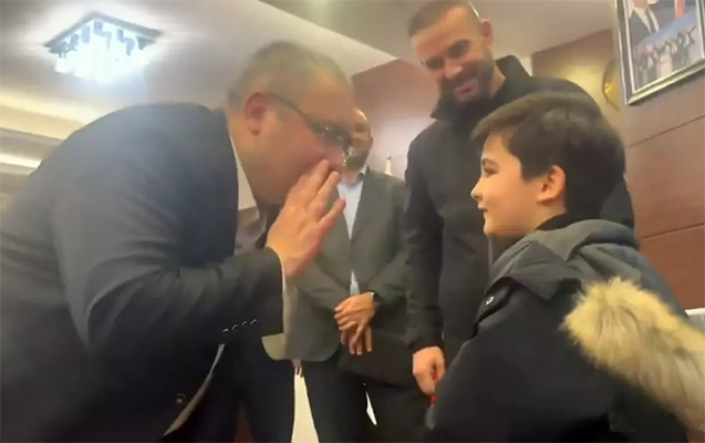 “Atan rüşvət alıb, oğurluq edər?”