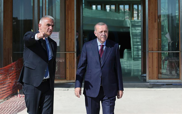 Türkiyəli nazir həmin yanğına görə istefa verib?