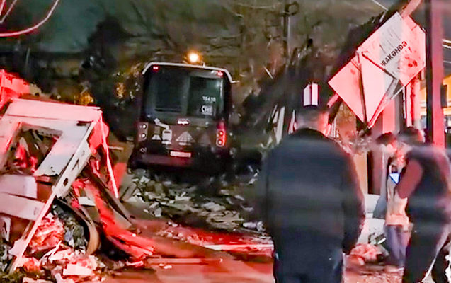 Gecəki dəhşətli qəzanın görüntüləri