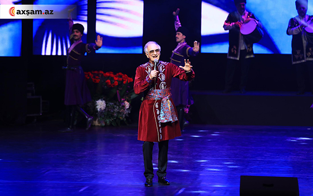 80 yaşında konsert verdi, hamını valeh etdi