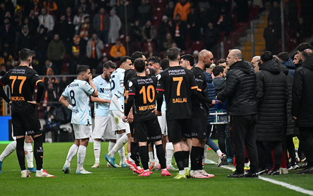 “Qalatasaray”ın oyunu yarımçıq qaldı