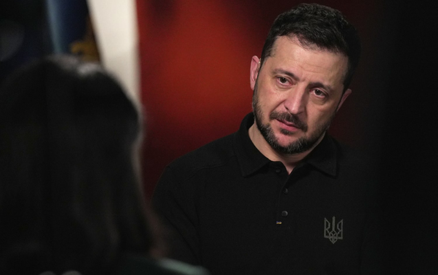 Zelenskiyə Ukrayna dilində danışmağa icazə verilmədi