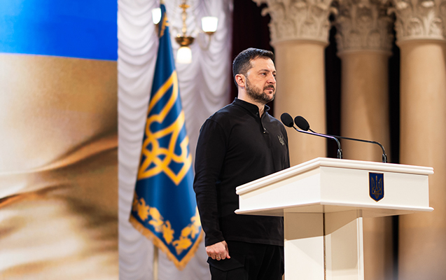 “Kostyum geyinmədiyim üçün üzr istəyirəm”