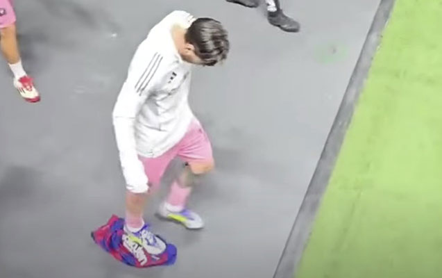 Messi “Barselona” formasını tapdaladı, tənqid edildi