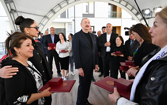 “İndi tanklar da Bakıdadır, çay da içirlər…”